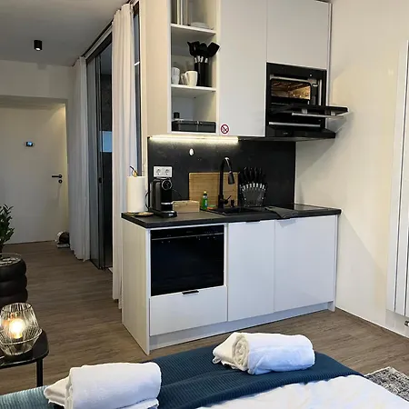 Voll Ausgestattete - Self Check-in - Kueche-parkplatz - Beyond Staying Apartamento *